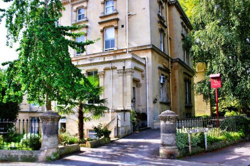 Victoria Square Hotel