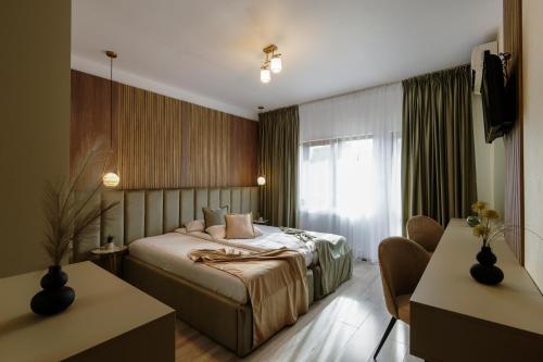 Riverside Hotel