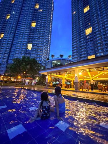 Zinnia Towers 1BR Condo with PS4 Karaoke Netflix & Swimming Pool