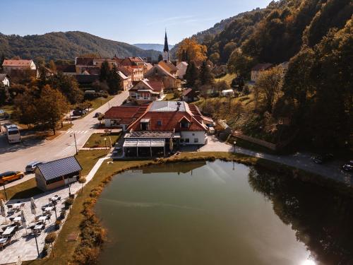Kozjanski Dvor
