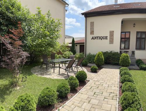 Antique Aparthotel