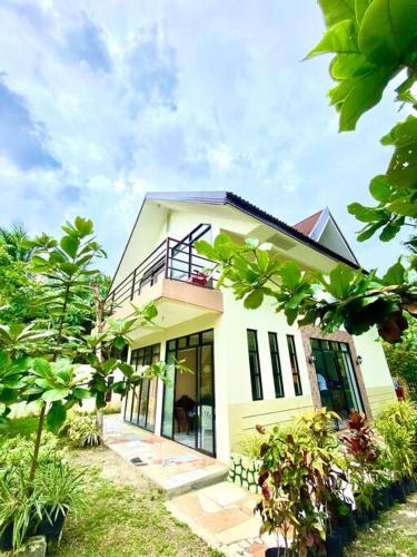 4 Bedrooms Guesthouse with Pool and Mangrove Park