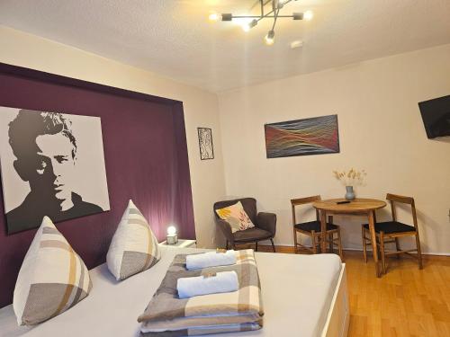 Doppelzimmer in Privathaus I geteiltes Bad & Küche I mit dem Zug 4 min bis zum Hauptbahnhof