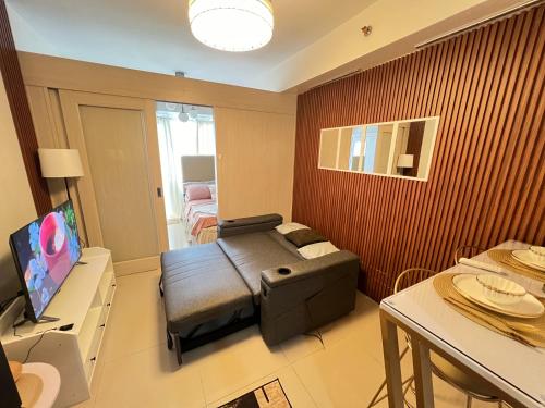 Sea Residences: Eyal’s Suite Condotel near MOA/Mall of Asia