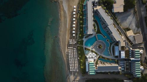 AMIRA Luxury Resort & Spa