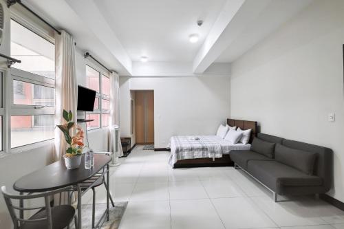 Tess and Tesha Condotel