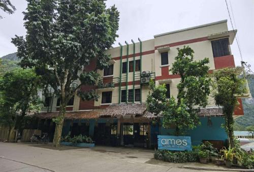 Amos Pili Tree Inn