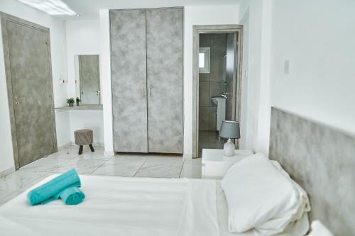 Nissi Adonis Suites