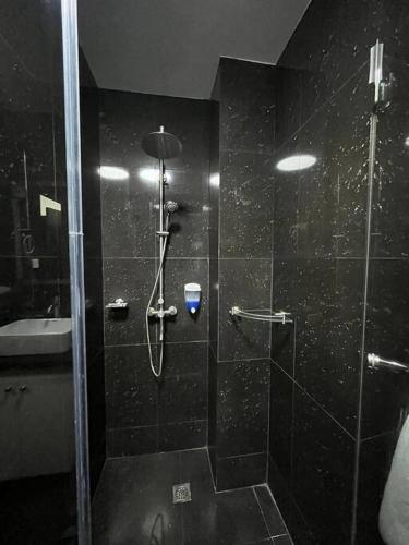 Sheryll Escapes - 305 La Grande Studio, cozy condo with hotel amenities