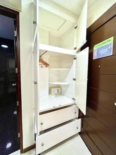 Sheryll Escapes - 314 La Grande Studio, Comfy studio with hotel amenities