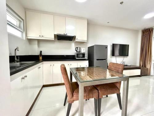 Sheryll Escapes - 314 La Grande Studio, Comfy studio with hotel amenities