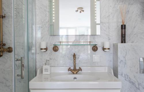 Jordaan Suite Bed and Bubbles