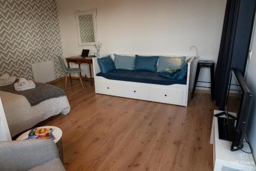 Les Beaux Jours, Tours