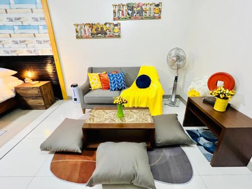 BGC Cozy Condo - Pool, Wi-Fi - Suite 17