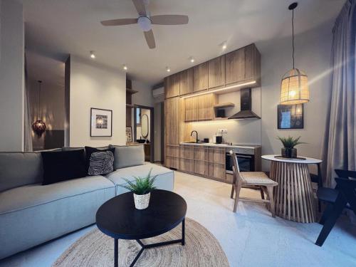 Luxurious wooden detail flat in city center