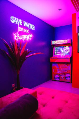 Capsule Boogie-Woogie - JACUZZI - SAUNA - BILLARD - JEUX - ECRAN GÉANT - FILET SUSPENDU - NETFLIX