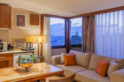 Lord Morgan & Exclusive Design Cihangir