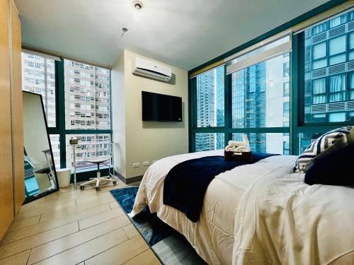 BGC Cozy Condo - Balcony, Pool, Wi-Fi - Suite 25