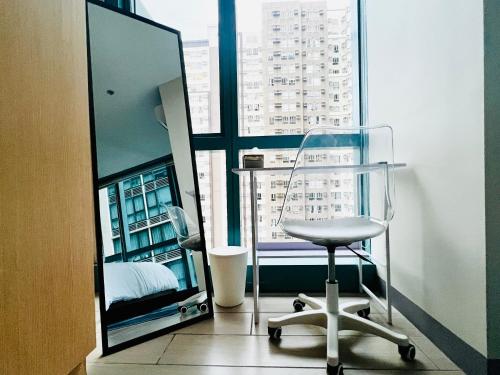 BGC Cozy Condo - Balcony, Pool, Wi-Fi - Suite 25