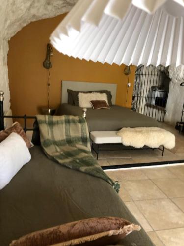 Les Troglos De La Tufolière