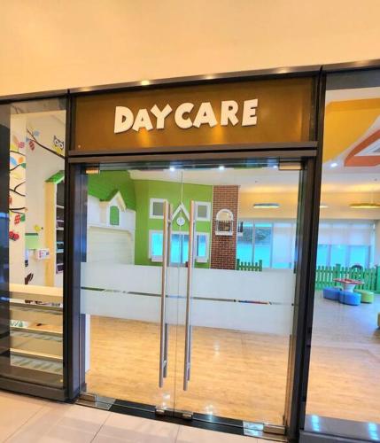 BGC Cosy Spacious 1BR Uptown Parksuites with Balcony