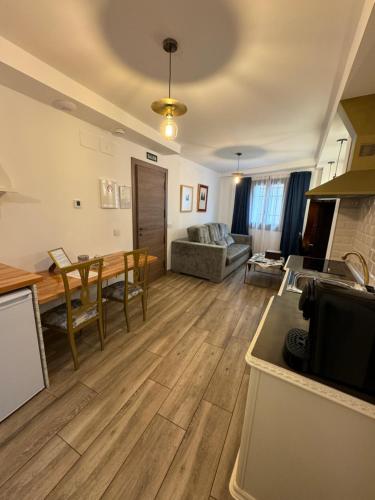 ATENEO CUENCA Suites con cocina en el casco histórico