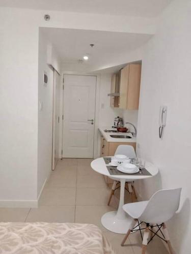 Feby Condo Staycation