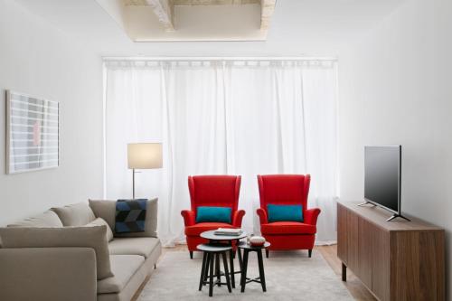 Angel Main Square Center