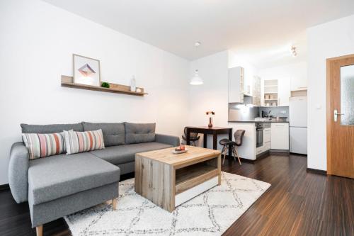 ALURE RESIDENCES 3 & 24h self check-in, parking in the garage in the apartment building included, new building, terrace, green location with a forest park with a lake, children's playground