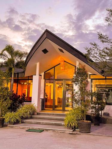 RL RESORT AND LEISURE PARK