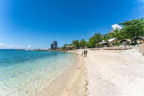 OMP 15C-T2, Seaview, Pool & Beach Access, Near Airport, FAST WI-FI, Netflix