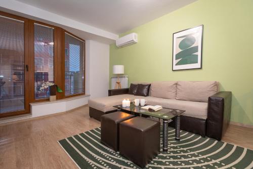 Modern and Bright Apartments near Center - FREE PARKING