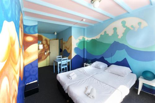 The Flying Pig Beach Hostel