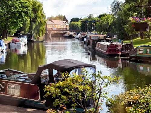 Riverside Inn Guest House