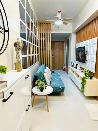 Stylist Luxe Condo near Mall of Asia - Shore 3