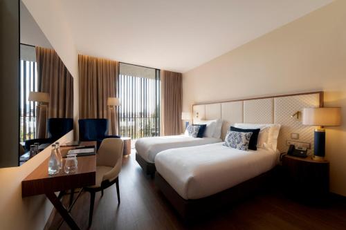 Boeira Garden Hotel Porto Gaia, Curio Collection by Hilton