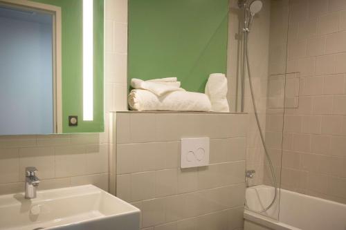 Best Western 11BAUER Paris St Ouen