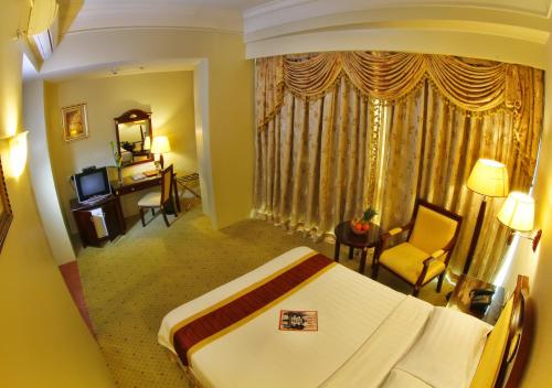 Sarrosa International Hotel and Residential Suites