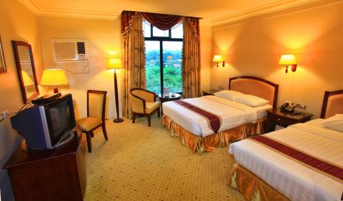 Sarrosa International Hotel and Residential Suites