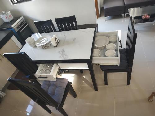 Casa Devino - Discover the Perfect Condo Getaway in Luxury, Kareoke, Netflix, Free Parking