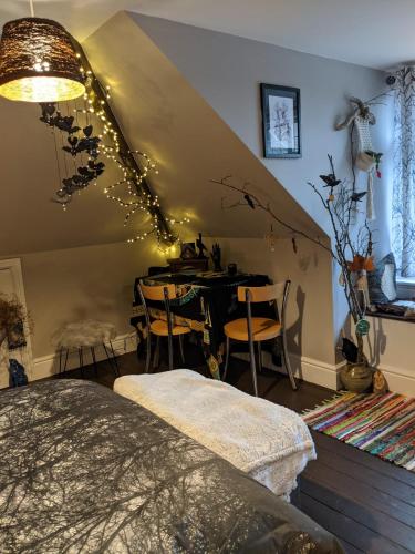 Yawl, Harcombe House