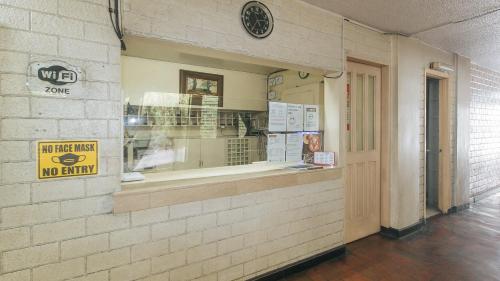 Broadway Court Apartelle