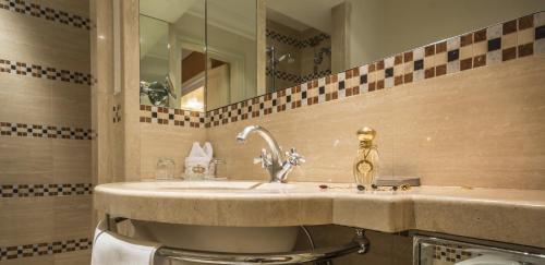 Hotel Corona d'Oro 1890