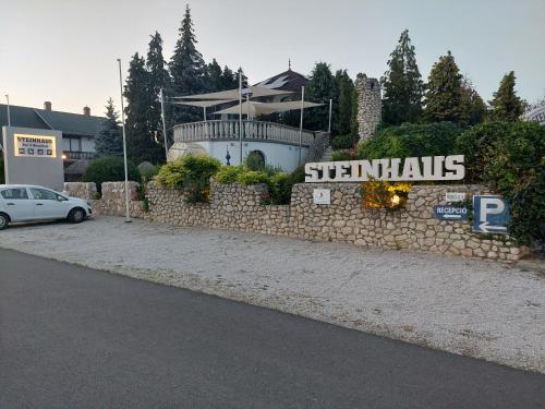 Steinhaus Panzio