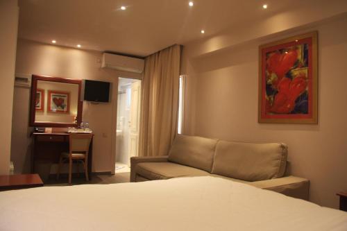 Piraeus City Hotel