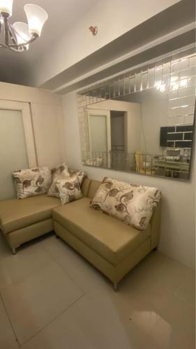 Ndulge in opulence on a budget near MOA! Luxuriate in our Deluxe 1 Bedroom Units with stunning views. Enjoy free NETFLIX and an exceptional discount. Book now for a lavish and affordable escape