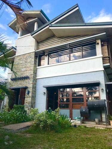 Island Lyfe Adventures Hotel