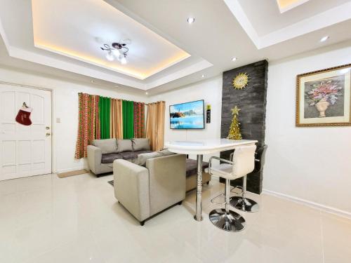 Golden Queen Suites