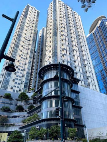 BGC - Two Bedroom Condo with Game Room with 400mbps WiFi- 09