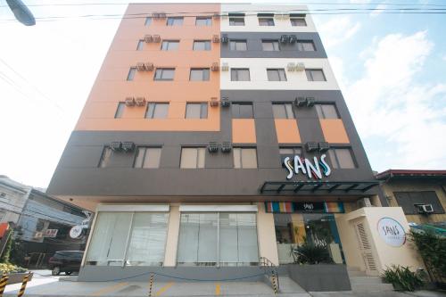 Sans Hotel at One JD Place Makati by RedDoorz
